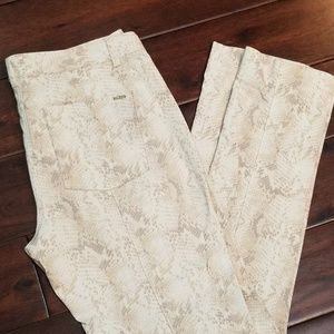 WHBM SLIM LEG ANKLE PANTS WITH REPTILE PRINT